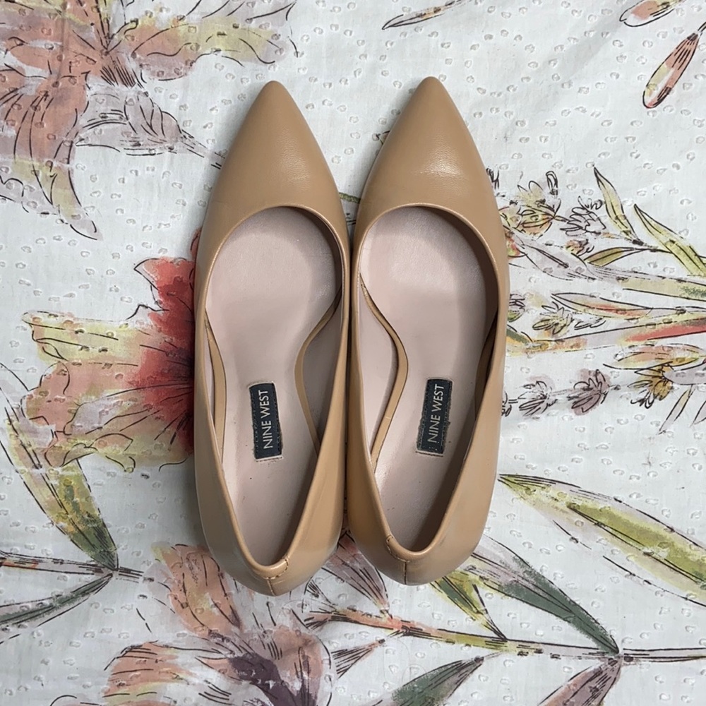 Nine West 7.5 Skin Tone Nude Pumps 4inch